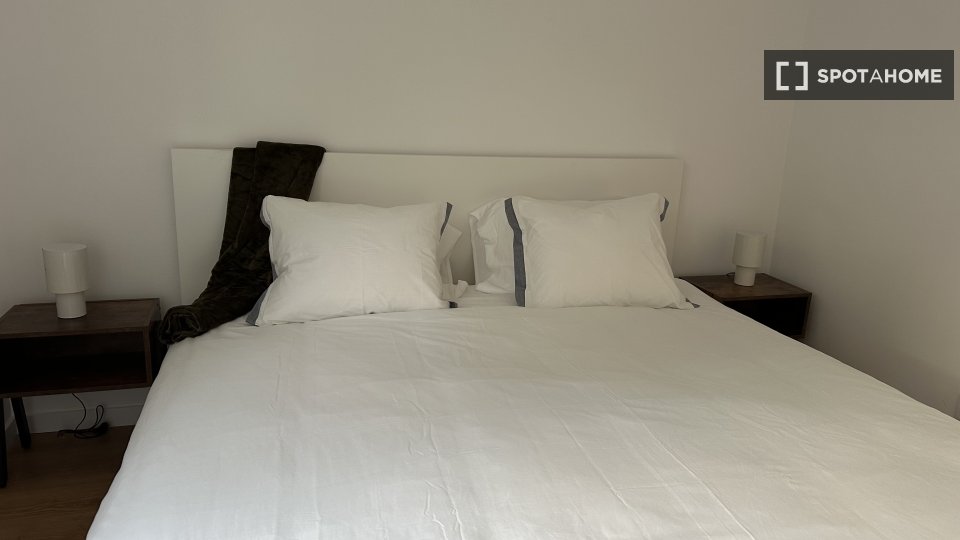 Apartment Lisbon, 2 beds, 80m² — photo 2