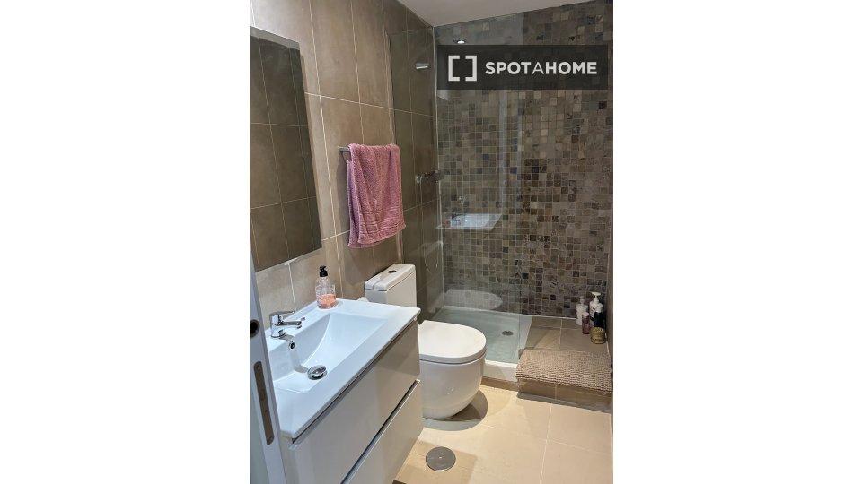 Double room Madrid, 1 bed, 30m² — photo 5