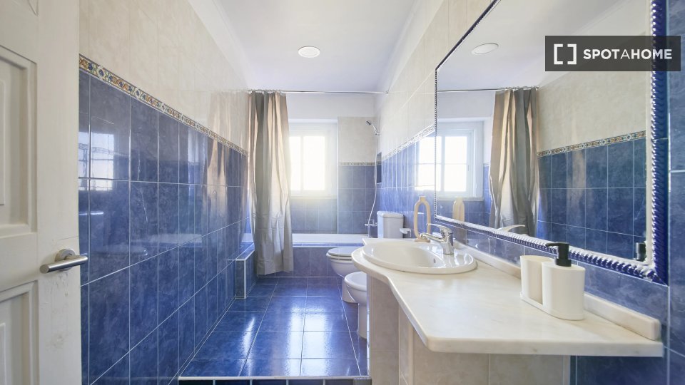 Double room Lisbon, 6 beds — photo 10