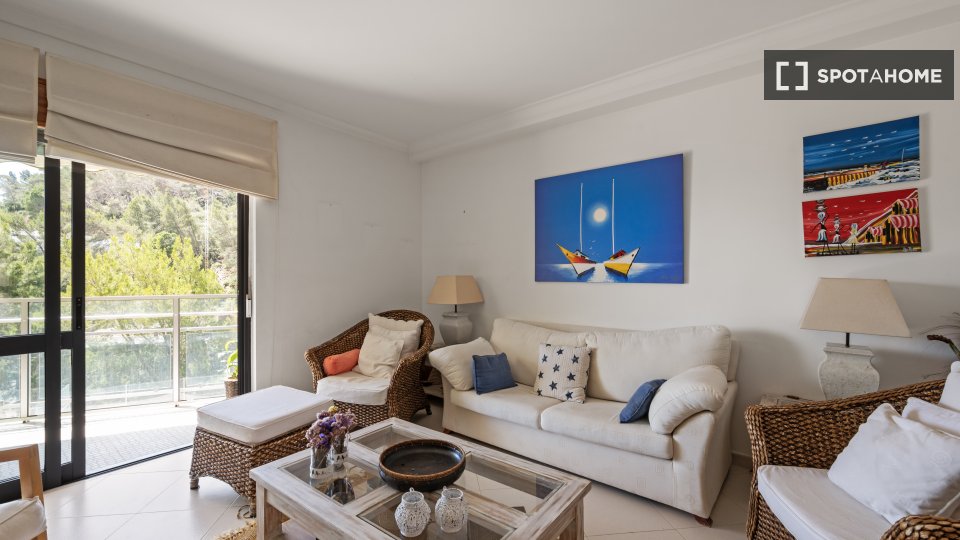 Apartment Lisbon, 2 beds, 75m² — photo 12