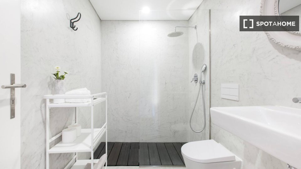 Apartment Lisbon, 2 beds, 65m² — photo 12
