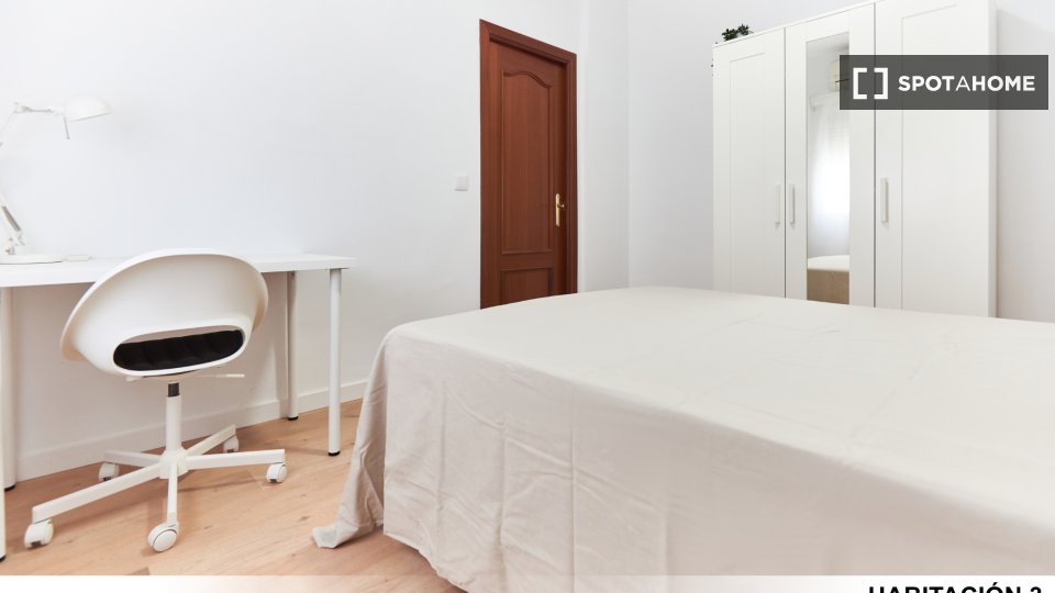 Double room Seville, 3 beds — photo 6