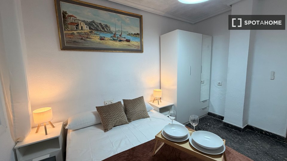 Double room Valencia, 5 beds, 120m² — photo 18