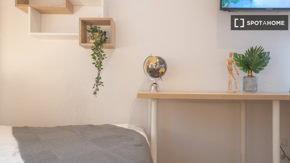 Double room Madrid, 5 beds — photo 15
