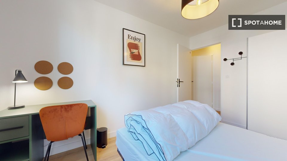 Double room Lyon, 3 beds — photo 22