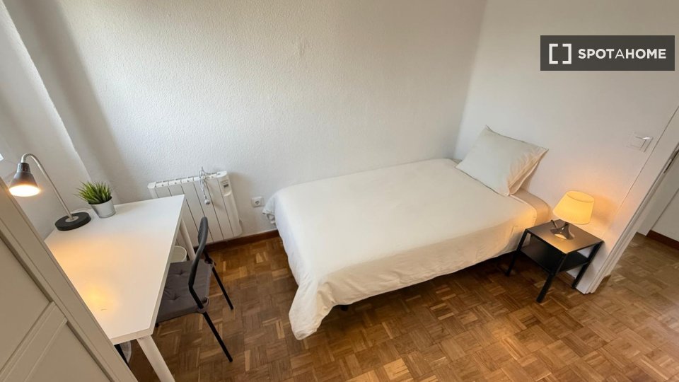 Double room Madrid, 4 beds — photo 23