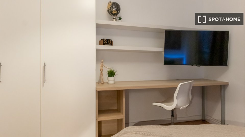 Double room Madrid, 7 beds, 160m² — photo 42