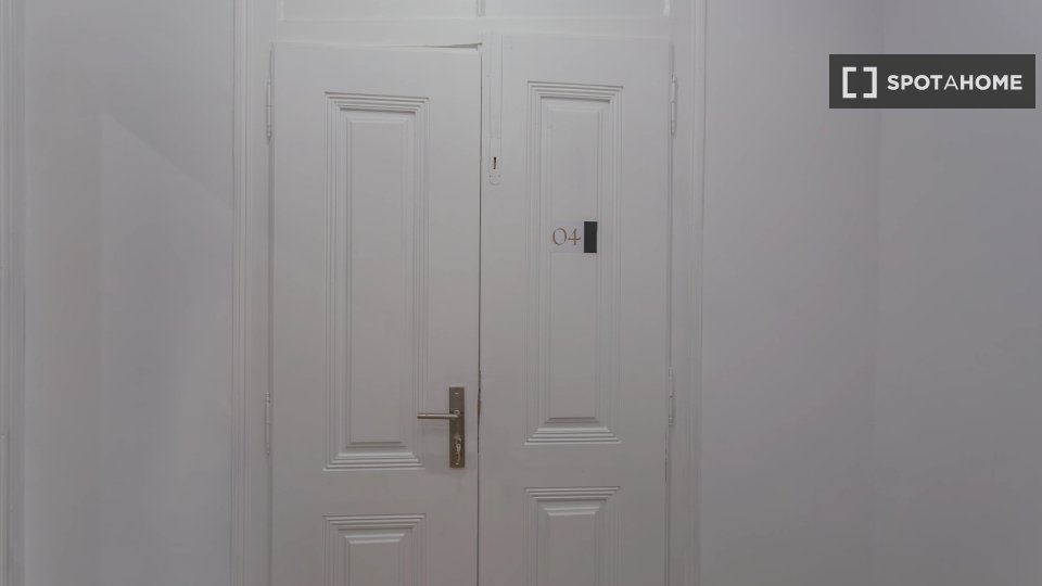 Double room Lisbon, 8 beds — photo 1