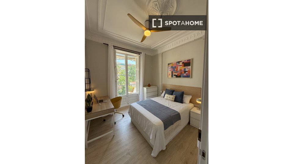 Double room Barcelona, 7 beds, 180m² — photo 13