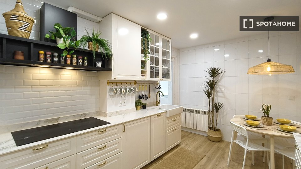 Apartment Pamplona, 5 beds, 124m² — photo 1