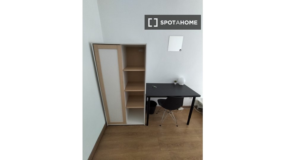 Double room Lisbon, 3 beds, 60m² — photo 21