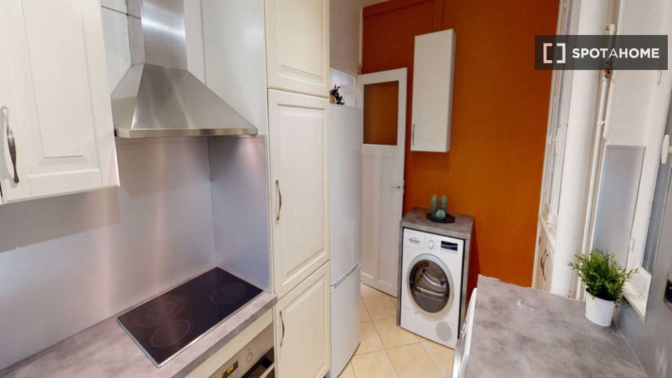 Double room Paris, 5 beds, 120m² — photo 4