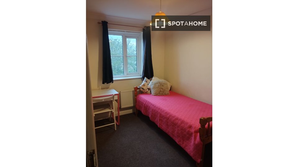 Double room London, 3 beds — photo 3