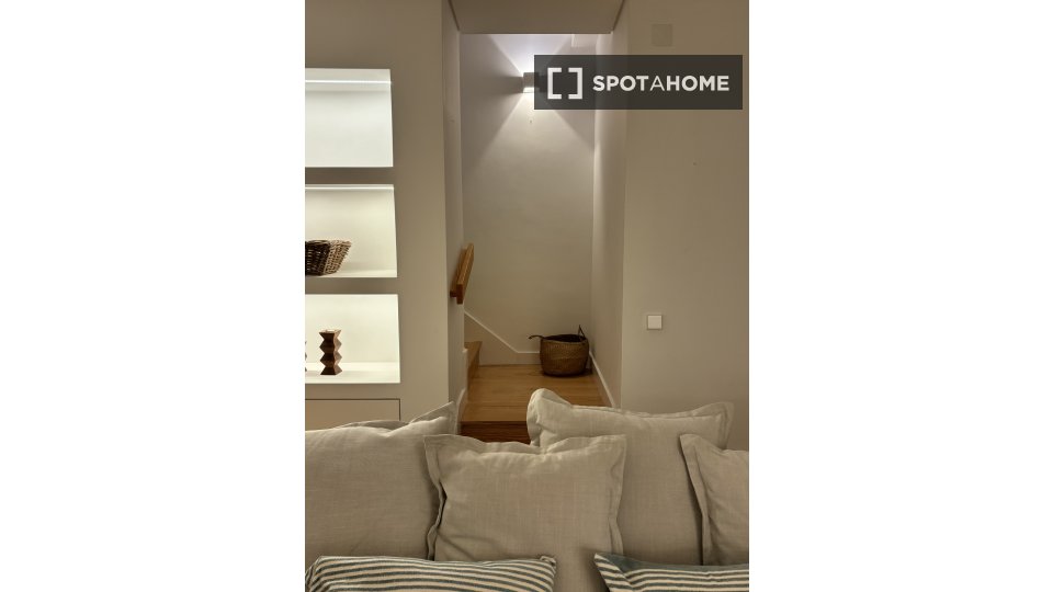 Apartment Lisbon, 1 bed, 80m² — photo 15