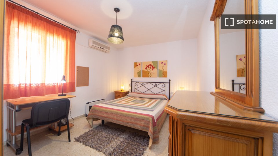 Double room Granada, 4 beds — photo 20
