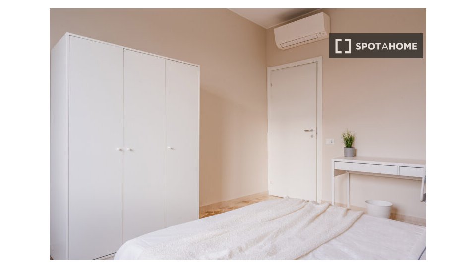 Double room Milan, 2 beds — photo 2
