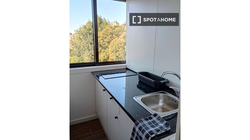 Double room Porto, 5 beds, 170m² — photo 16