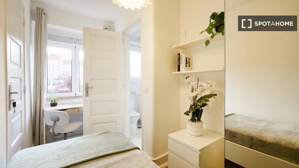 Double room Lisbon, 6 beds — photo 3