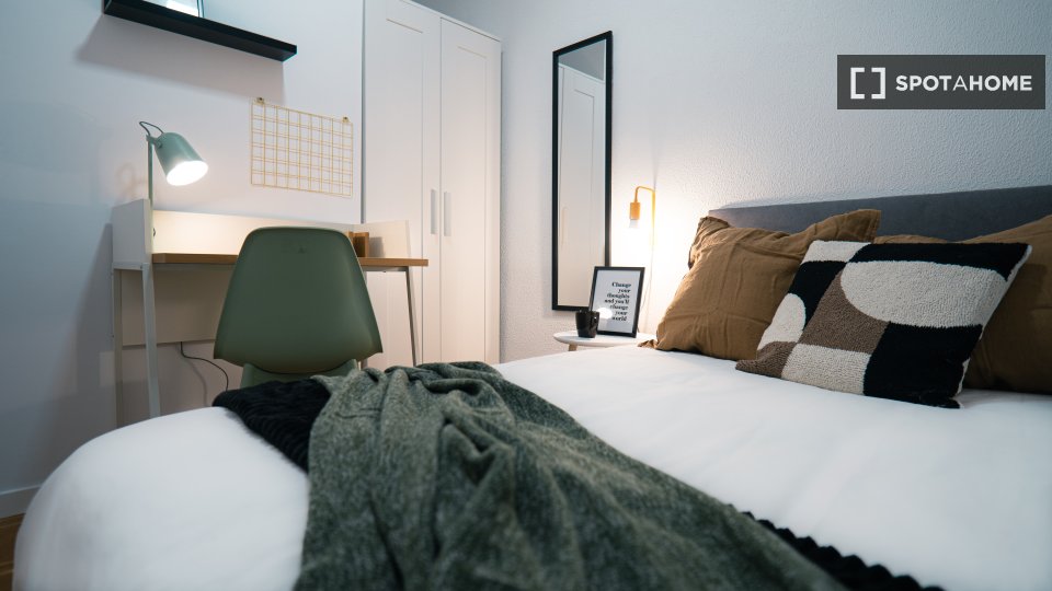 Double room Madrid, 5 beds — photo 32