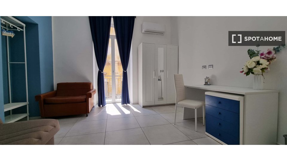 Double room Naples, 1 bed — photo 13