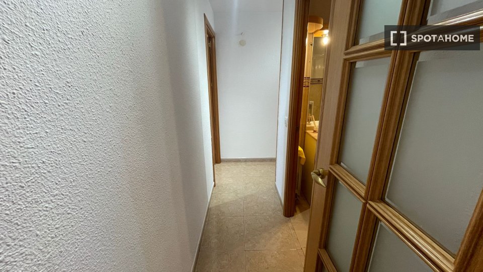 Double room Madrid, 3 beds — photo 10