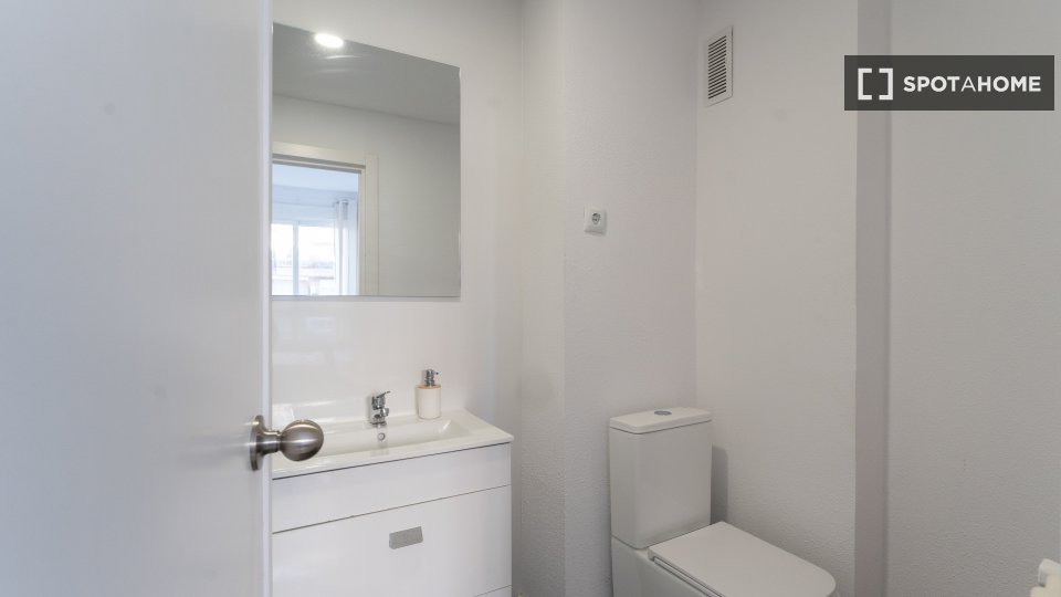 Double room Madrid, 6 beds — photo 39