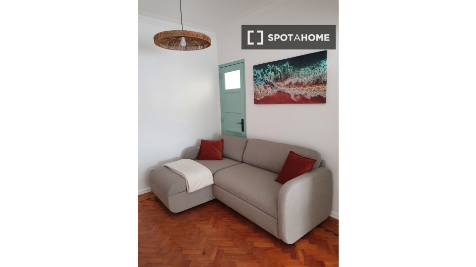 Apartment Lisbon, 2 beds, 70m² — photo 13