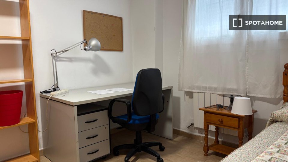 Double room Madrid, 11 beds, 300m² — photo 26