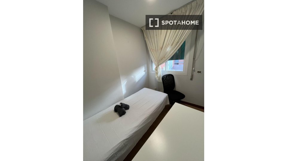 Double room Madrid, 4 beds — photo 8
