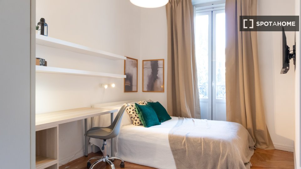 Double room Madrid, 7 beds, 160m² — photo 22