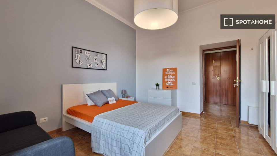 Double room Rome, 3 beds — photo 34