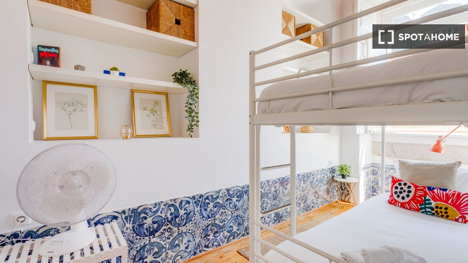 Apartment Lisbon, 2 beds — photo 44