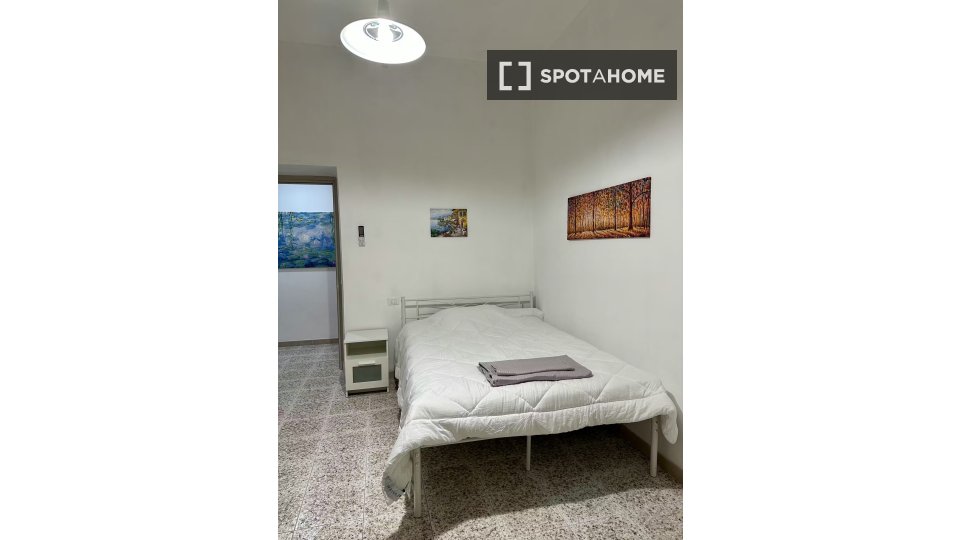 Double room Rome, 3 beds — photo 10