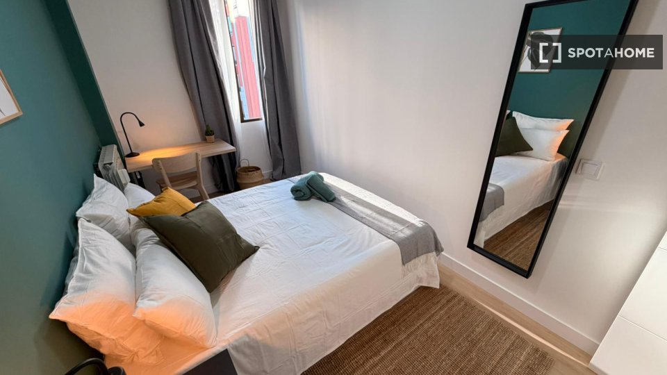 Double room Madrid, 5 beds, 90m² — photo 30