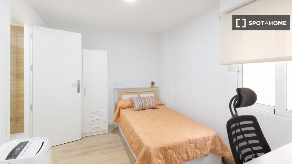Double room Alicante, 8 beds, 201m² — photo 6