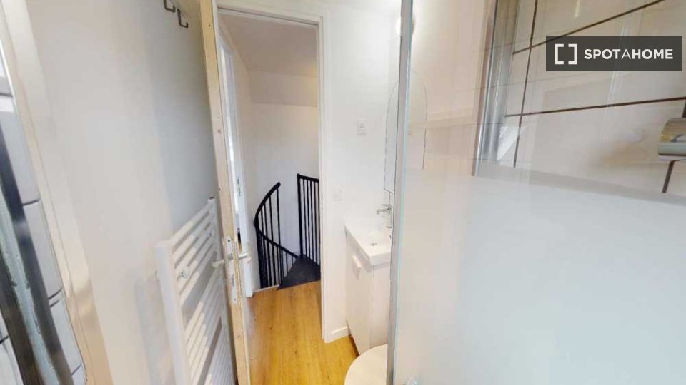 Double room Paris, 11 beds, 190m² — photo 16