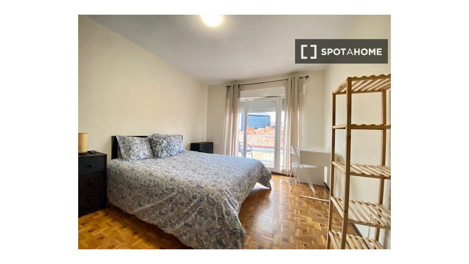 Double room Madrid, 3 beds — photo 13