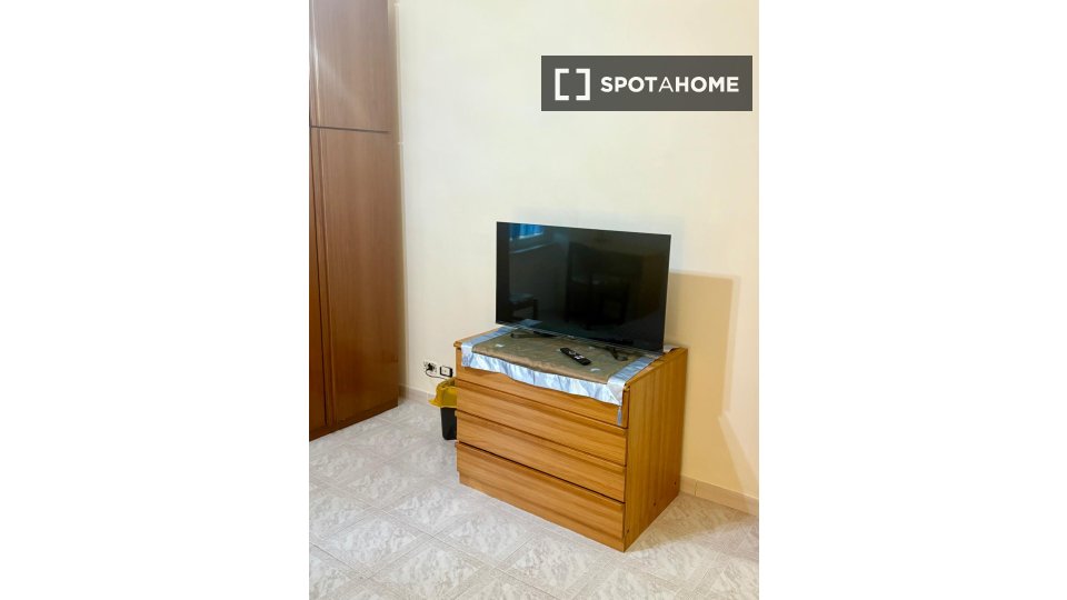Double room Rome, 3 beds, 85m² — photo 2