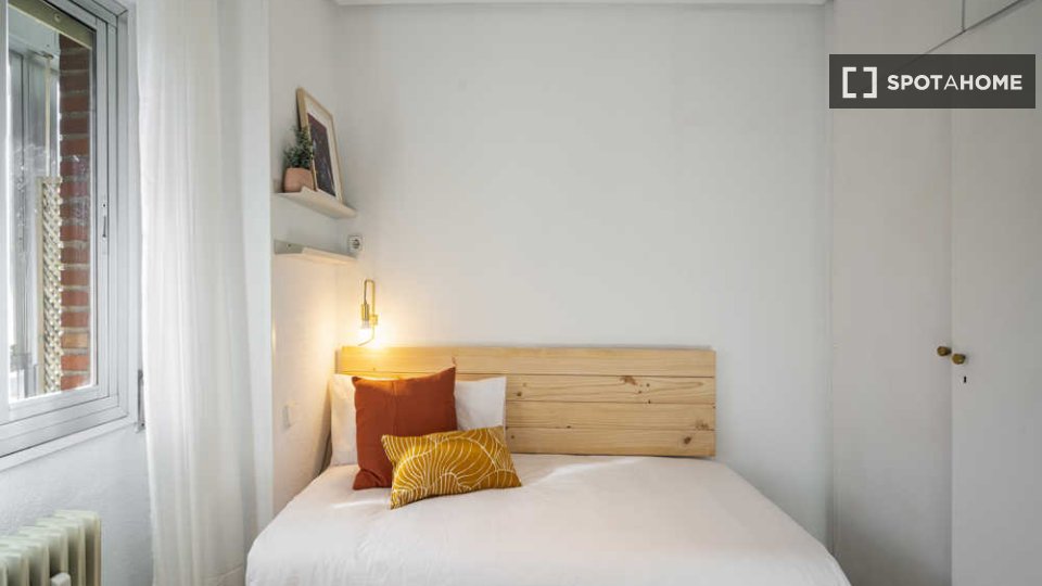 Double room Madrid, 16 beds — photo 41