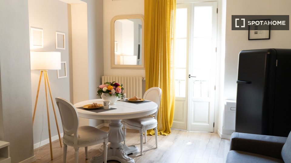 Apartment Milan, 1 bed, 80m² — photo 2