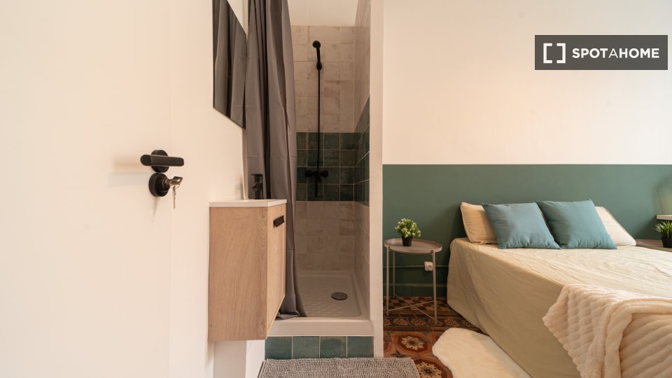 Double room Barcelona, 9 beds, 200m² — photo 1