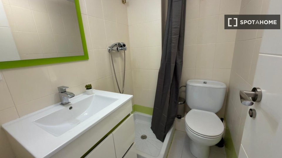 Double room Madrid, 4 beds — photo 6
