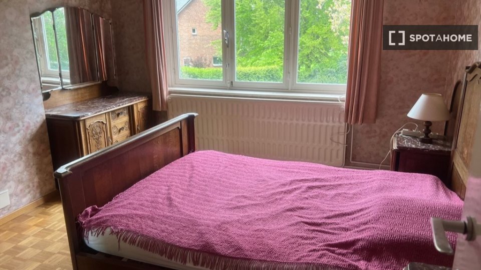 Double room Liege, 1 bed, 160m² — photo 4