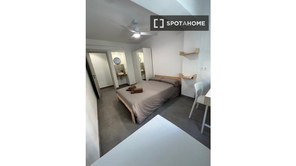 Double room Alicante, 5 beds — photo 1
