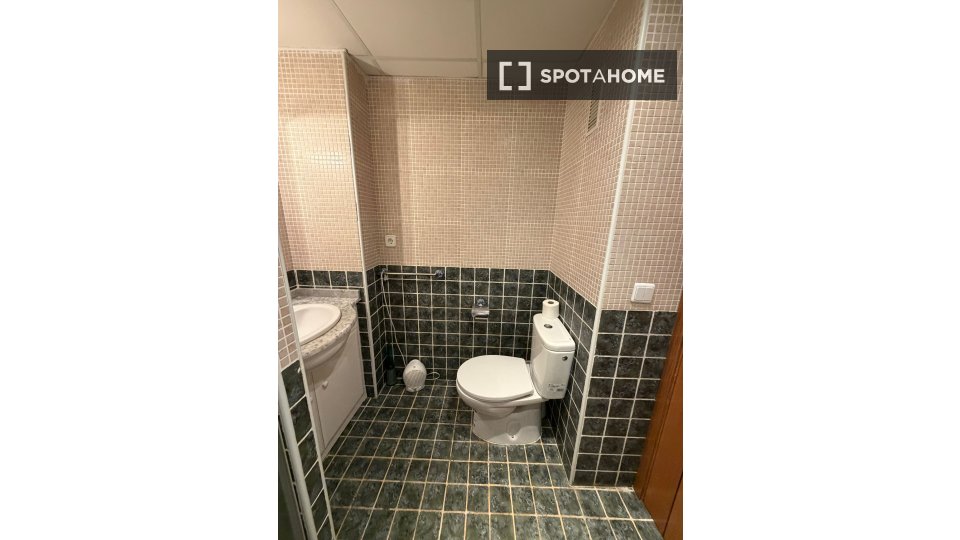 Double room Valencia, 3 beds, 120m² — photo 16