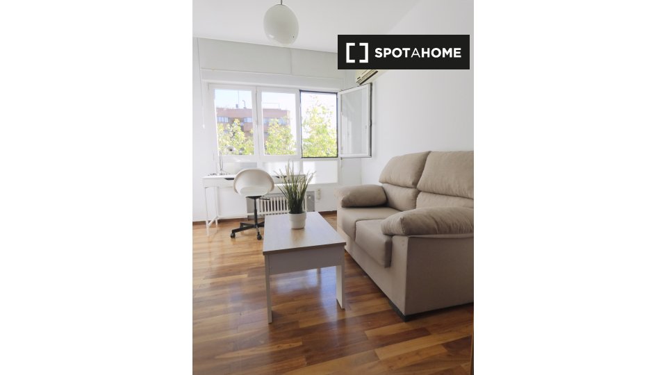 Double room Madrid, 4 beds, 120m² — photo 2