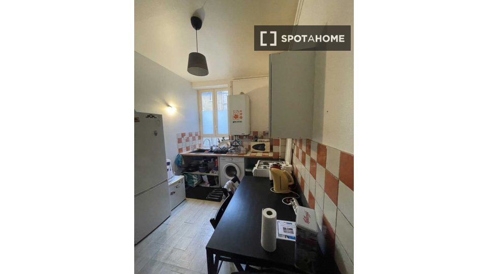 Camera in un appartamento condiviso con 3 camere da letto a Bellecour.