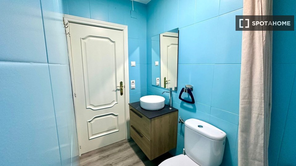 Double room Madrid, 3 beds — photo 14