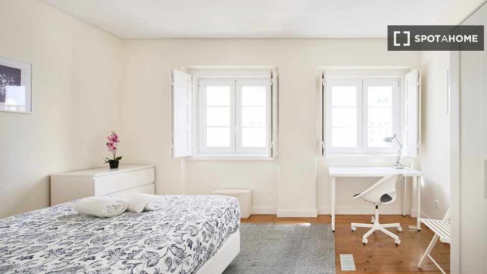 Double room Lisbon, 6 beds — photo 13