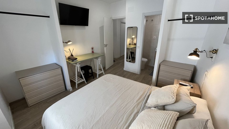 Double room Madrid, 9 beds — photo 14